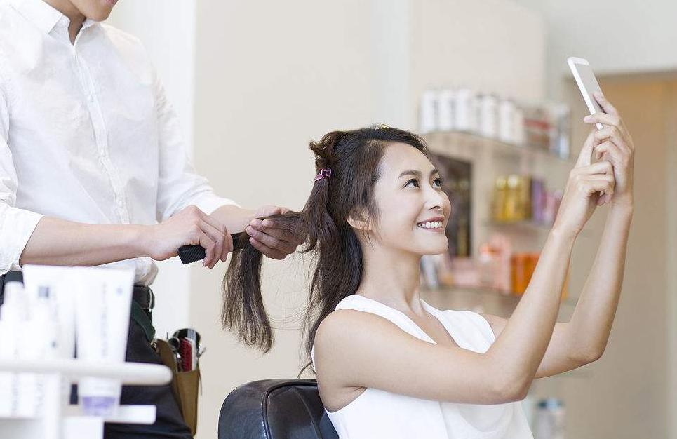 Face shape determines hairstyle, skin tone determines hair color