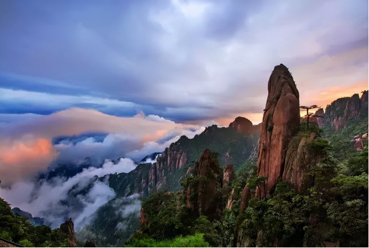The Python Peak of Sanqing Mountain is an endangered scenic spot, what ...