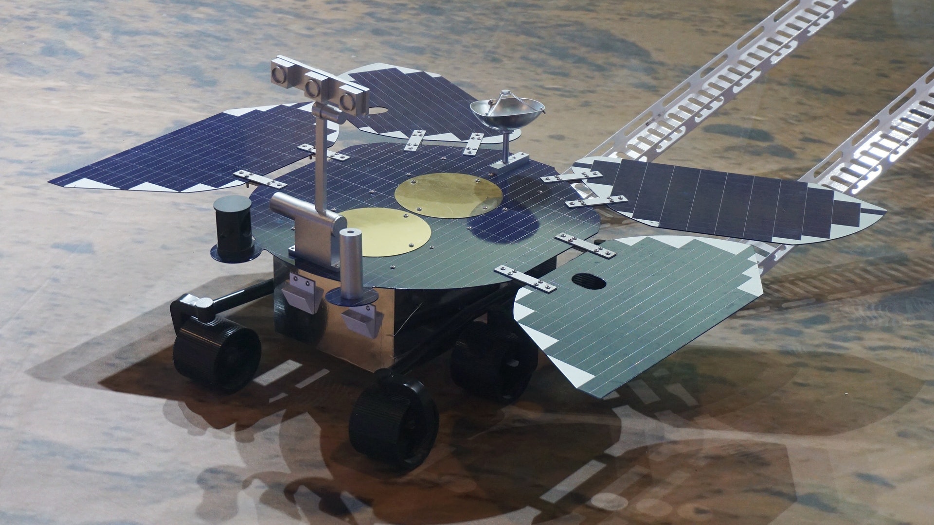 The U.S. Photographed The Zhurong Rover Screen, And The British Experts ...