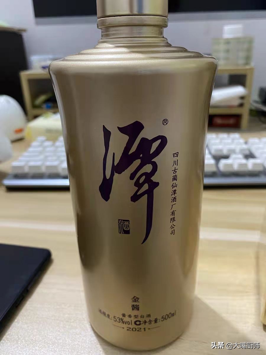 3 "Pure Grain Sauceflavored Liquor" in the supermarket, the price is