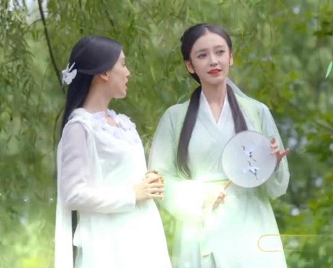 Angelababy's green snake costume is too stunning!Doctor diagnoses Yang ...