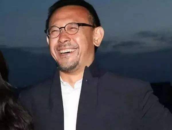 Why is someone so proud of Jiang Wen so taken by Zhou Yun?This woman is ...