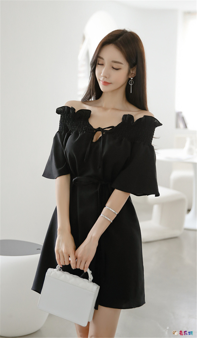 孙允珠丨秋蝉玲珑黑玫波浪吊肩喇叭裙