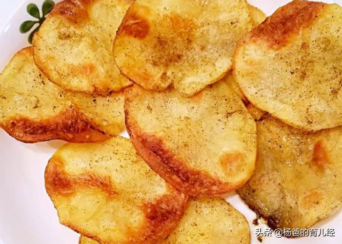 One microwave oven, two potatoes, sharing the cooking method of oil