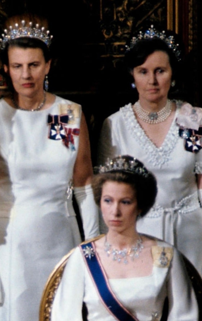 Anne is 71 years old, her antique star brooch looks like Queen of ...