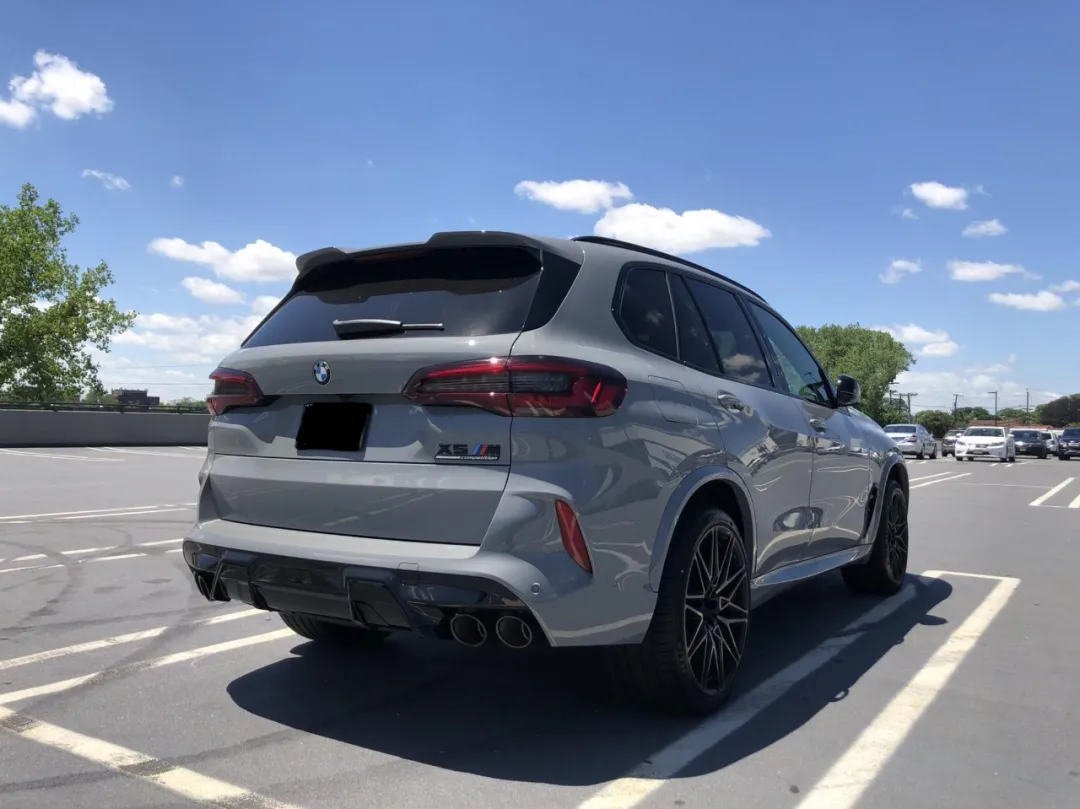 Cement gray X5M Thunder Edition, it really looks good with any paint on