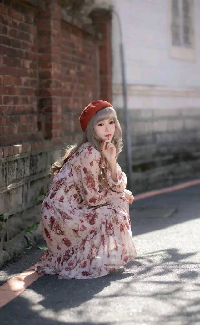 Goodlooking ladies wear cool clothes, teach you how to match them in