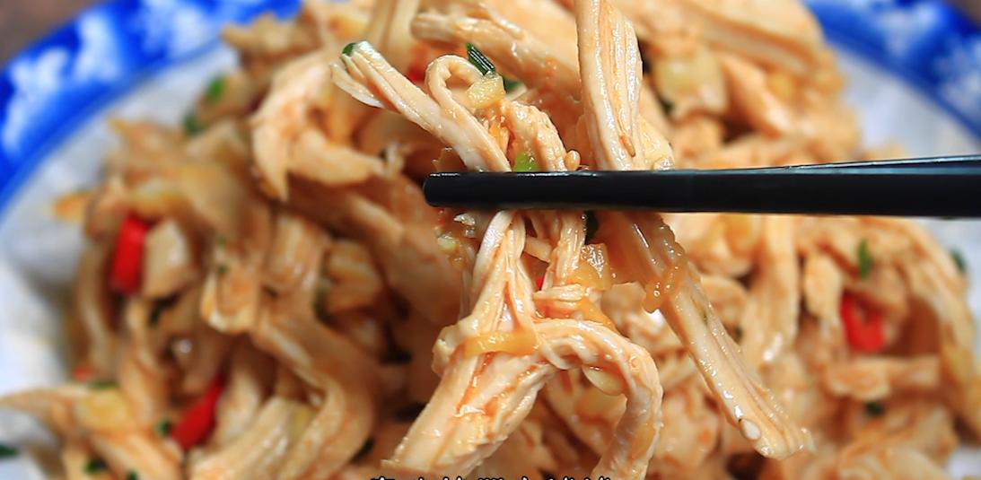 When chicken is blanched, do not use cooking wine, use "Chicken Three