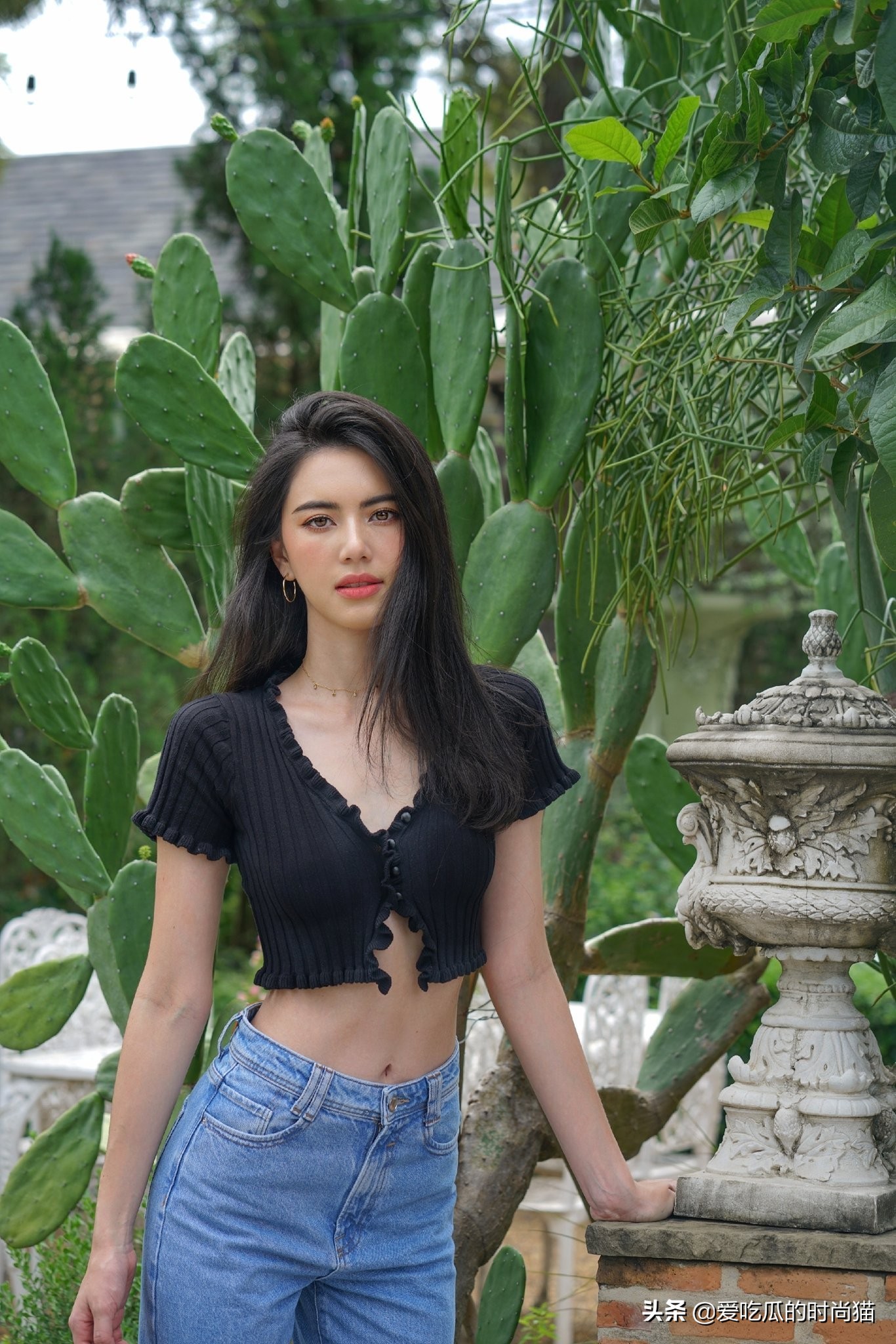 The Thai half-blood goddess Mai shows off the vest line!Too beautiful and too spicy - iNEWS