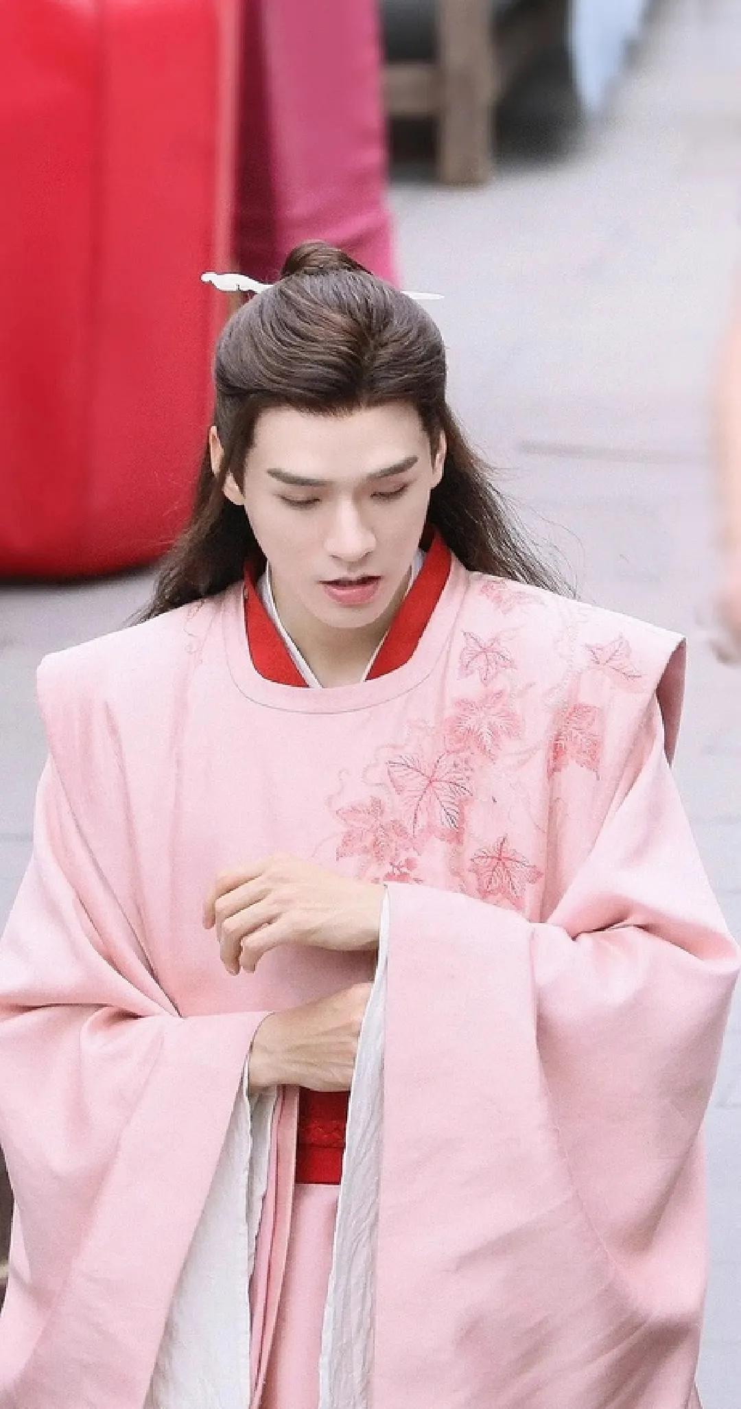 Wen Kexing who turned out to be born his face is like a peach blossom