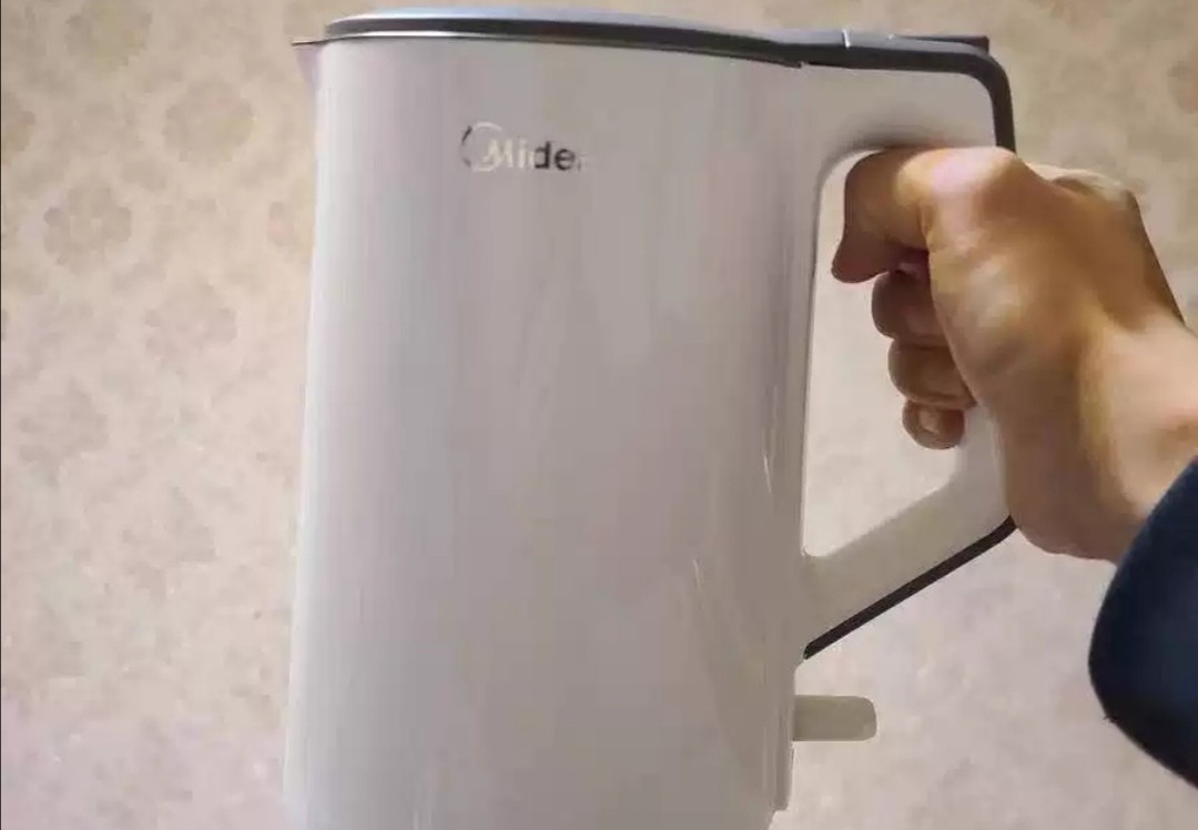 Why are the electric kettles used by every household in China banned in