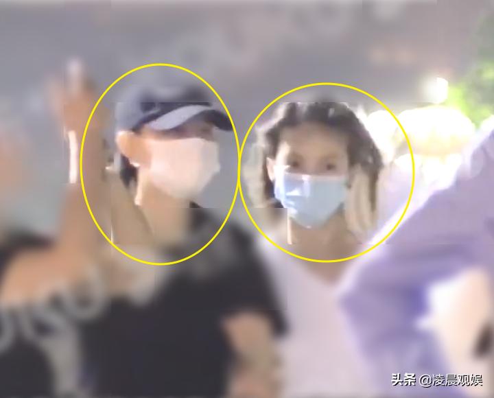 Jin Chen Li Sidani was photographed holding hands on a trip, walking ...