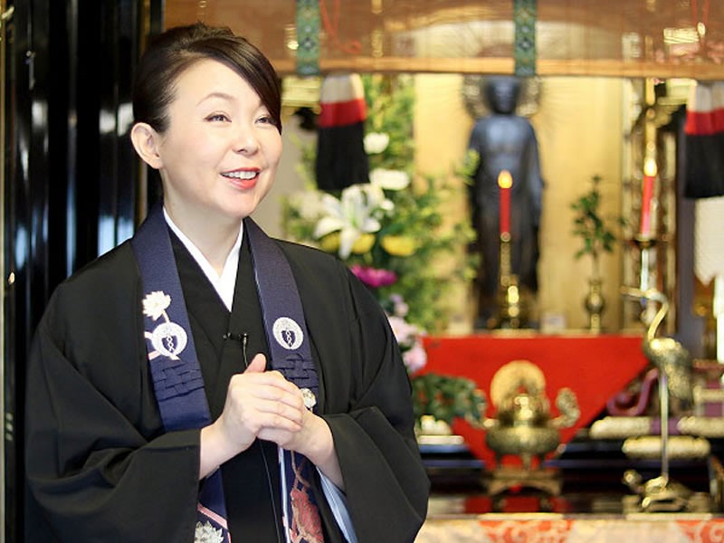 Female abbot of a Japanese temple: forced to date 35 times, fled to the ...