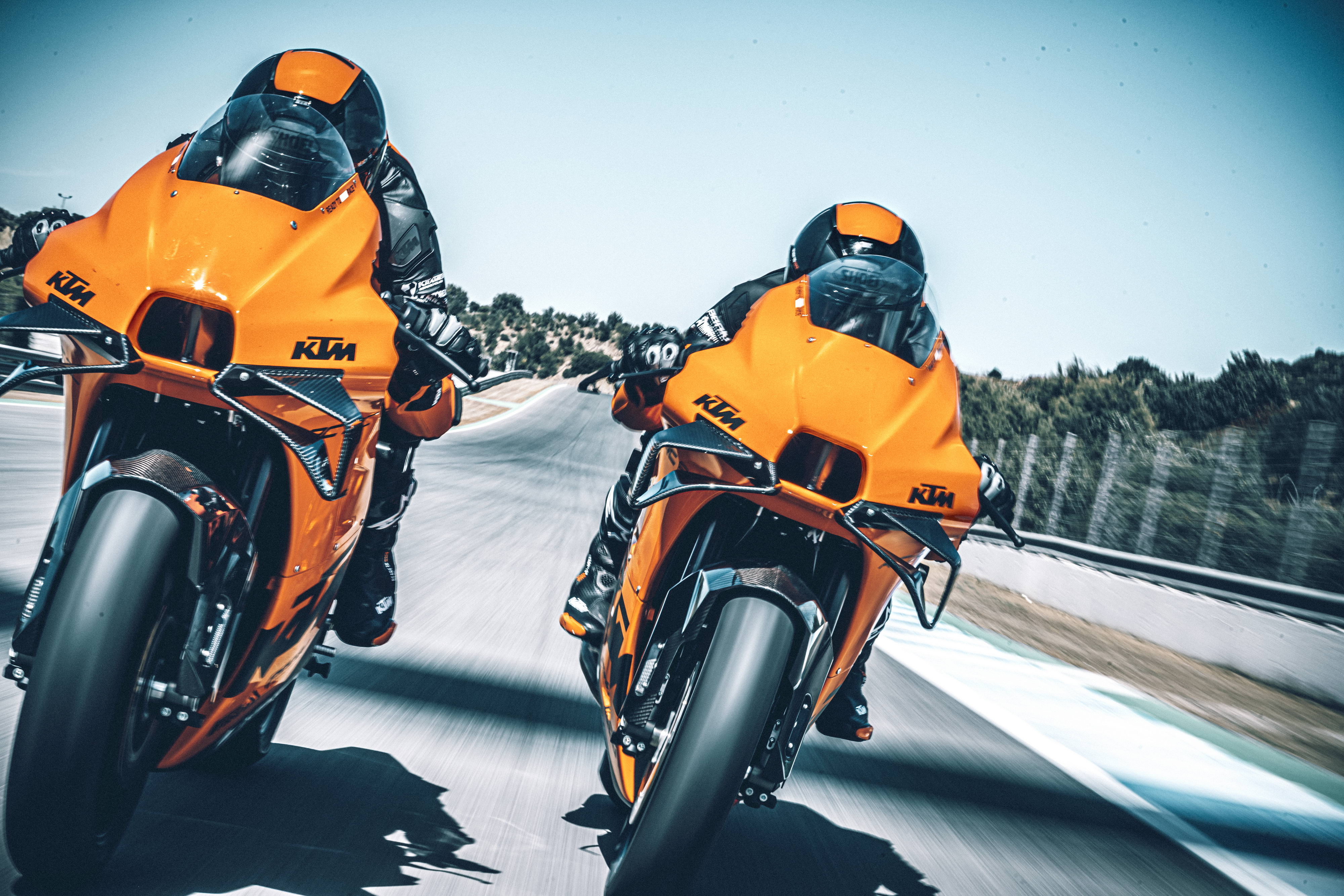 KTM RC8C track close-up - iNEWS