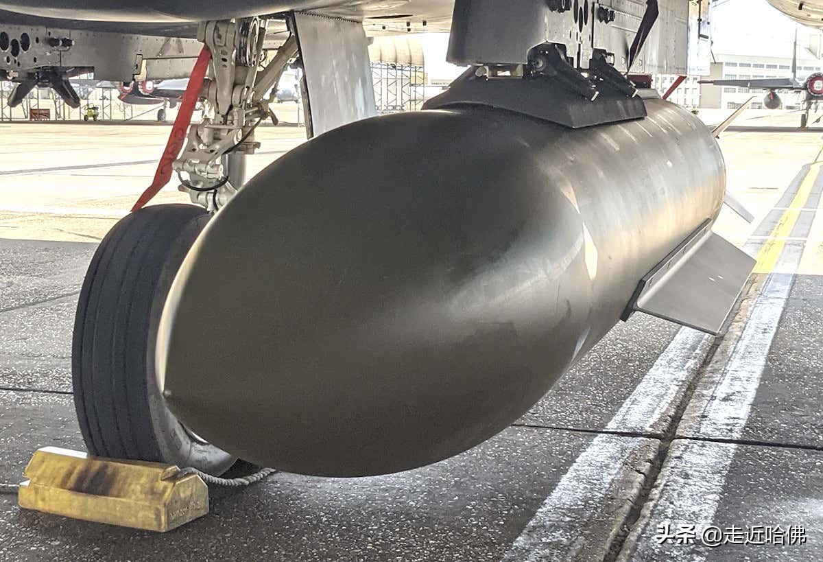 The U.S. Air Force conducts a new 5000-pound ground penetration bomb ...