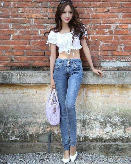 The skinny jeans are comfortable and intimate, especially attracting