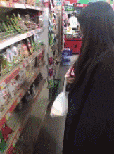 搞笑GIF趣图：有这样的爹爹当陪练，何愁孩子不失败