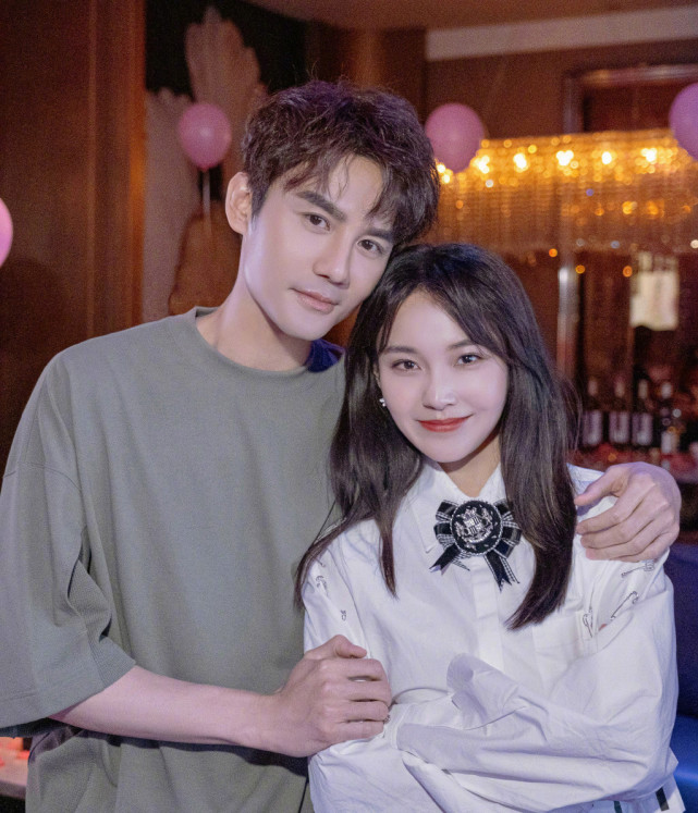 Chen Xuedong takes a group photo for Zhang Jianing's generous birthday ...