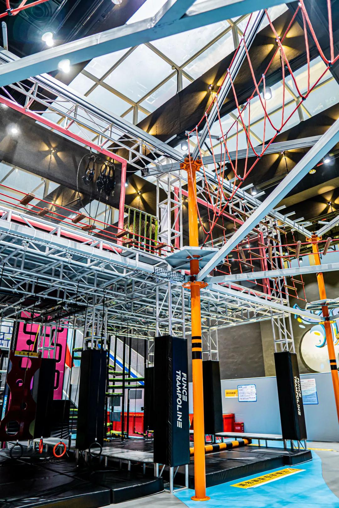 What "bounce trampoline park"?The football field is so fun that I don't