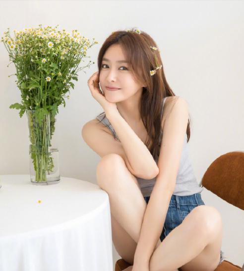 Qin Lan, 41, Says She's Now Open To Dating A Much Younger Guy