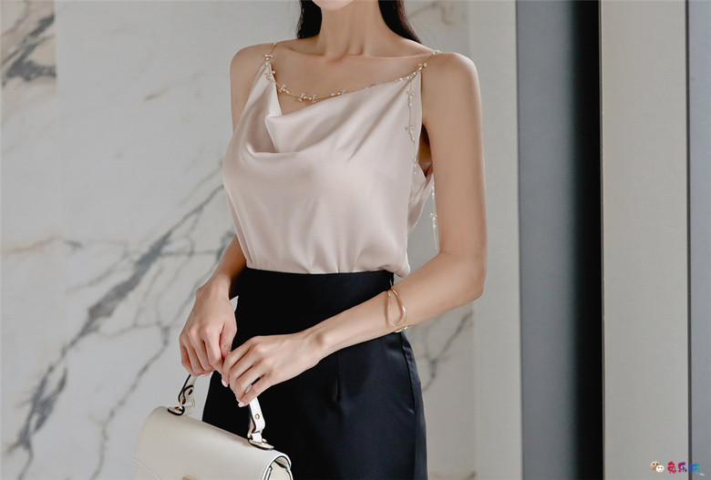 孙允珠丨钻石金露萤粉垂帘丝滑包臀裙